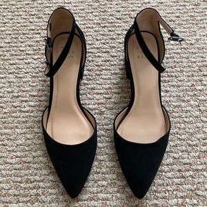 Black blocked heel shoe with thin strap